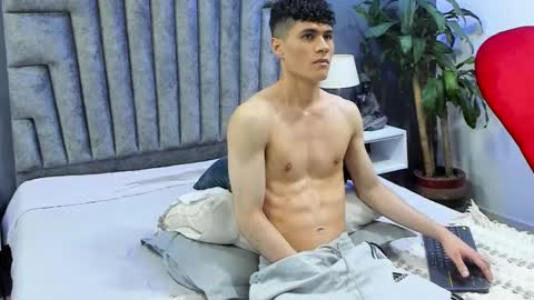 Snapshot of roan_birkin chatting on March 12, 2025, 10:50 pm Roan Birkin online show from March 12, 2025, 10:50 pm