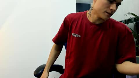Snapshot of roan_birkin chatting on September 28, 2025, 7:41 pm Roan Birkin online show from September 28, 2025, 7:41 pm