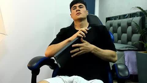 Snapshot of roan_birkin chatting on September 29, 2025, 8:57 pm Roan Birkin online show from September 29, 2025, 8:57 pm