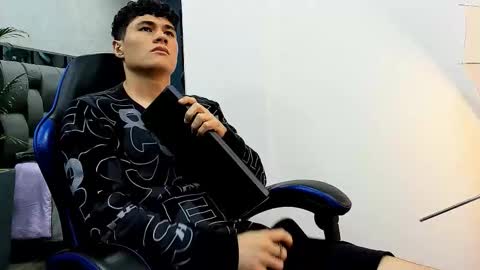 Snapshot of roan_birkin chatting on October 2, 2025, 7:43 pm Roan Birkin online show from October 2, 2025, 7:43 pm