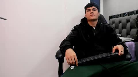 Snapshot of roan_birkin chatting on October 8, 2025, 7:33 pm Roan Birkin online show from October 8, 2025, 7:33 pm