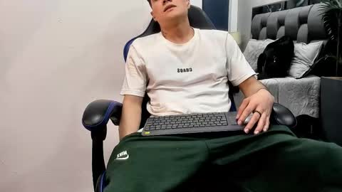 Snapshot of roan_birkin chatting on October 14, 2025, 8:31 pm Roan Birkin online show from October 14, 2025, 8:31 pm