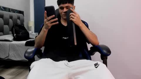Snapshot of roan_birkin chatting on October 15, 2025, 7:36 pm Roan Birkin online show from October 15, 2025, 7:36 pm