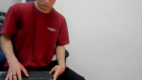 Snapshot of roan_birkin chatting on October 19, 2025, 7:14 pm Roan Birkin online show from October 19, 2025, 7:14 pm