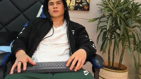 Roan Birkin online show from April 9, 2026, 7:08 pm