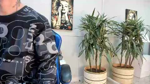 Snapshot of roan_birkin chatting on June 25, 2026, 7:29 pm Roan Birkin online show from June 25, 2026, 7:29 pm