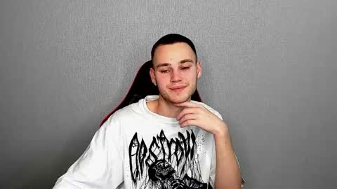 robert10211 online show from December 4, 2025, 3:43 pm