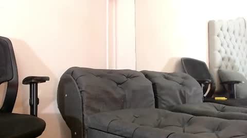 robert_kingg online show from June 10, 2026, 9:25 pm