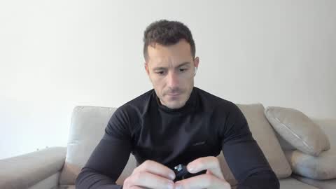 roberto4ever online show from February 4, 2025, 1:48 pm