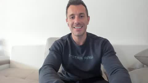 Snapshot of roberto4ever chatting on June 15, 2026, 11:12 am roberto4ever online show from June 15, 2026, 11:12 am
