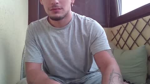 Snapshot of roberto_twink1 chatting on October 26, 2025, 12:22 pm Roberto online show from October 26, 2025, 12:22 pm