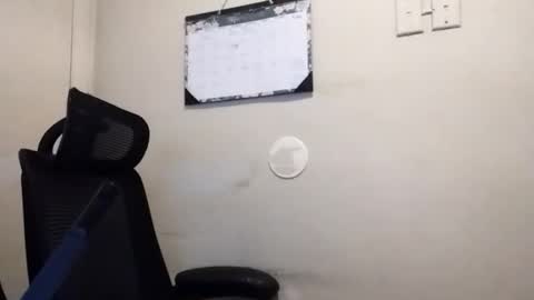 robertswhitney52 online show from March 3, 2026, 2:07 am