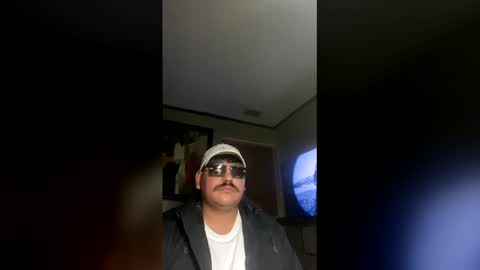 roberttercero521 online show from December 4, 2025, 6:44 am