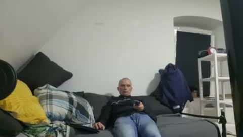 Snapshot of robertxxxpo chatting on April 6, 2026, 12:41 am Zenek online show from April 6, 2026, 12:41 am