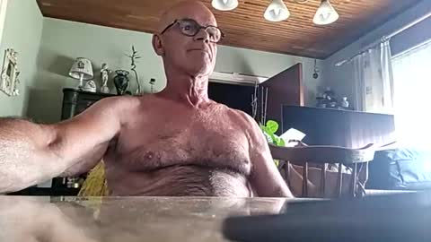 Snapshot of robke1966 chatting on July 23, 2026, 6:33 am robke1966 online show from July 23, 2026, 6:33 am