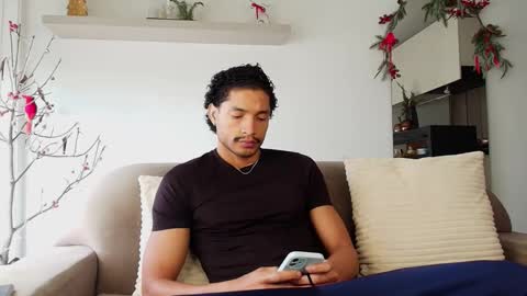 roby_millerr online show from December 21, 2025, 6:37 pm