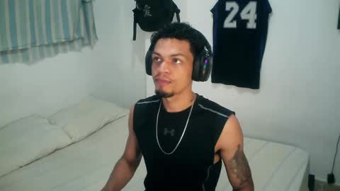 Rocco online show from November 5, 2025, 1:22 pm