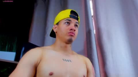 rocco_santos online show from May 25, 2026, 6:25 pm
