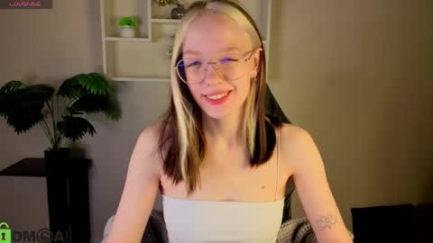 Snapshot of rockett_bunny chatting on May 8, 2026, 12:38 am Rockett online show from May 8, 2026, 12:38 am