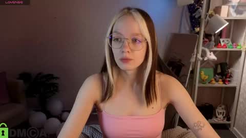 Snapshot of rockett_bunny chatting on May 11, 2026, 12:49 am Rockett online show from May 11, 2026, 12:49 am