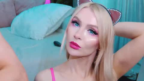 Lina and Den online show from September 18, 2025, 10:06 am