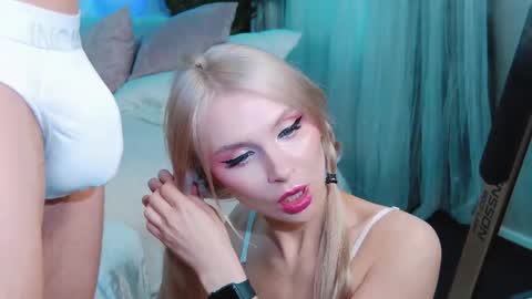 Lina and Den online show from November 10, 2025, 9:52 am