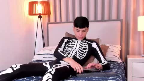 RockyWood20CM online show from October 31, 2025, 3:35 pm