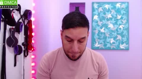 Thiago independent model online show from November 17, 2025, 4:35 pm