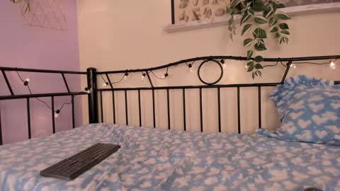 Catalina online show from February 23, 2025, 9:48 pm