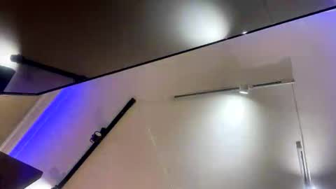   online show from November 24, 2025, 11:43 am