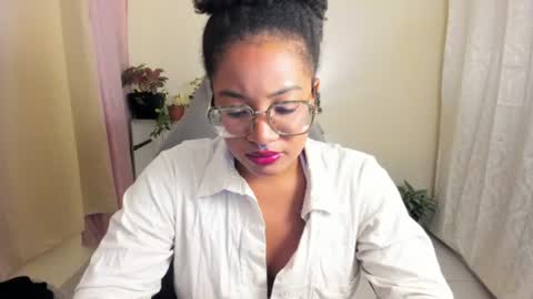 Snapshot of romantic_stargirl chatting on July 4, 2026, 4:18 am Is A Belle online show from July 4, 2026, 4:18 am