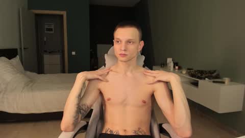 Romeo online show from March 4, 2025, 9:43 pm