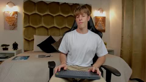 Snapshot of romeo_ricci1 chatting on February 17, 2026, 9:32 pm Romeo Ricci online show from February 17, 2026, 9:32 pm