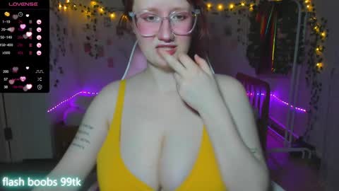 Snapshot of roniya_v chatting on March 5, 2025, 6:45 pm Spicy lady Kristy online show from March 5, 2025, 6:45 pm