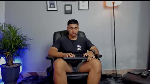 Snapshot of ronnie_canford chatting on January 18, 2026, 3:38 pm RonnieCanford online show from January 18, 2026, 3:38 pm