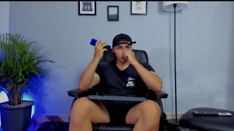 Snapshot of ronnie_canford chatting on February 3, 2026, 2:21 am RonnieCanford online show from February 3, 2026, 2:21 am