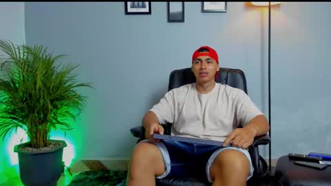 Snapshot of ronnie_canford chatting on February 20, 2026, 4:42 am RonnieCanford online show from February 20, 2026, 4:42 am