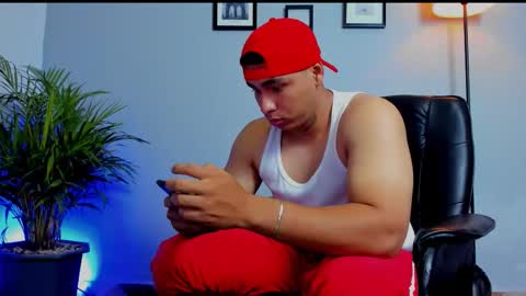 Snapshot of ronnie_canford chatting on February 27, 2026, 7:25 pm RonnieCanford online show from February 27, 2026, 7:25 pm