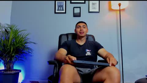 Snapshot of ronnie_canford chatting on March 1, 2026, 3:47 pm RonnieCanford online show from March 1, 2026, 3:47 pm