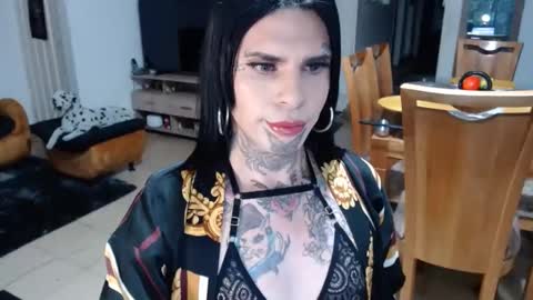 herreraisa offical online show from February 8, 2025, 9:24 am