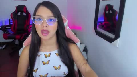  MIA AND PAUL online show from January 9, 2026, 3:42 am