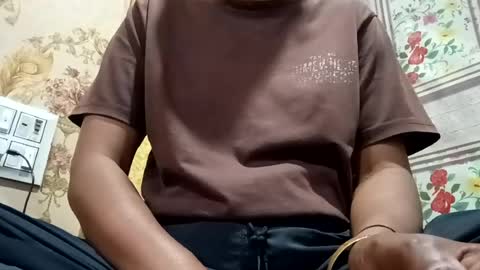 roop_sexy642 online show from June 16, 2026, 4:04 am