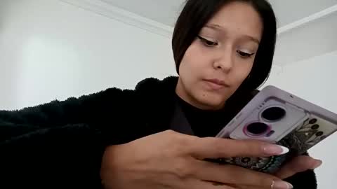 Snapshot of rooxxyy_ chatting on September 20, 2025, 5:25 pm online show from September 20, 2025, 5:25 pm