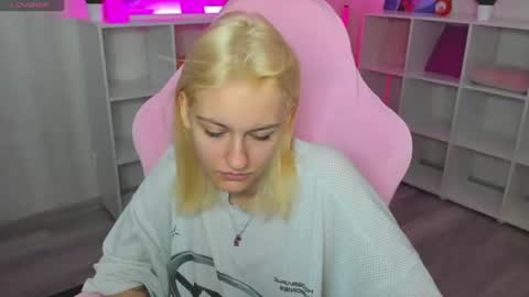 Snapshot of rosa_vaughn chatting on August 2, 2026, 12:53 am Viola online show from August 2, 2026, 12:53 am