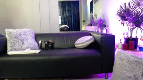 Snapshot of rosacatalleya chatting on July 9, 2026, 4:16 am Rose online show from July 9, 2026, 4:16 am