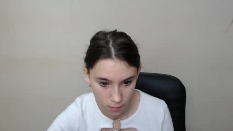 Rose online show from September 19, 2025, 6:37 am