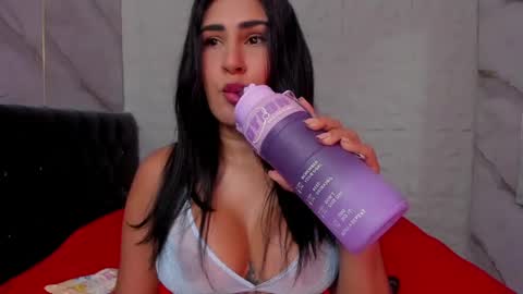 ROSALIA insta rosalia 10hoot online show from April 20, 2026, 7:48 pm