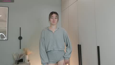 Snapshot of rosanaiwaoka chatting on November 24, 2025, 9:20 am Mia online show from November 24, 2025, 9:20 am