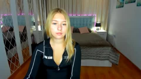 Snapshot of rosarising chatting on July 9, 2026, 4:49 am RosaRising online show from July 9, 2026, 4:49 am