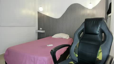 Rose  online show from April 25, 2026, 4:37 am